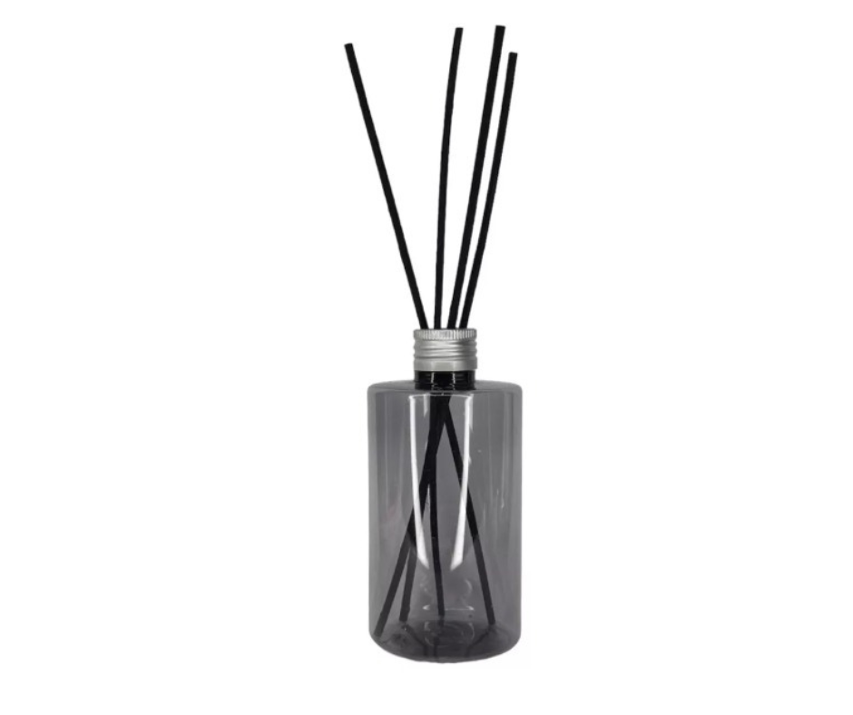 Envase difusor Capacidad 250 ml  PET  FUME  Tapa difusora metálica Medida Base: 5.9 Altura: 11,9cm 